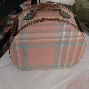 Vintage hat/make-up case